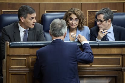 Desde la izquierda, Pedro Sánchez, Víctor Ángel Torres, María Jesús Montero y Félix Bolaños, este miércoles.