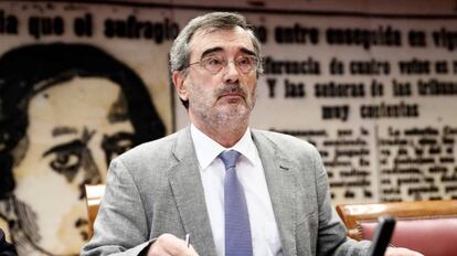 El presidente del Senado Manuel Cruz, durante la constitución de la Comisión Constitucional.