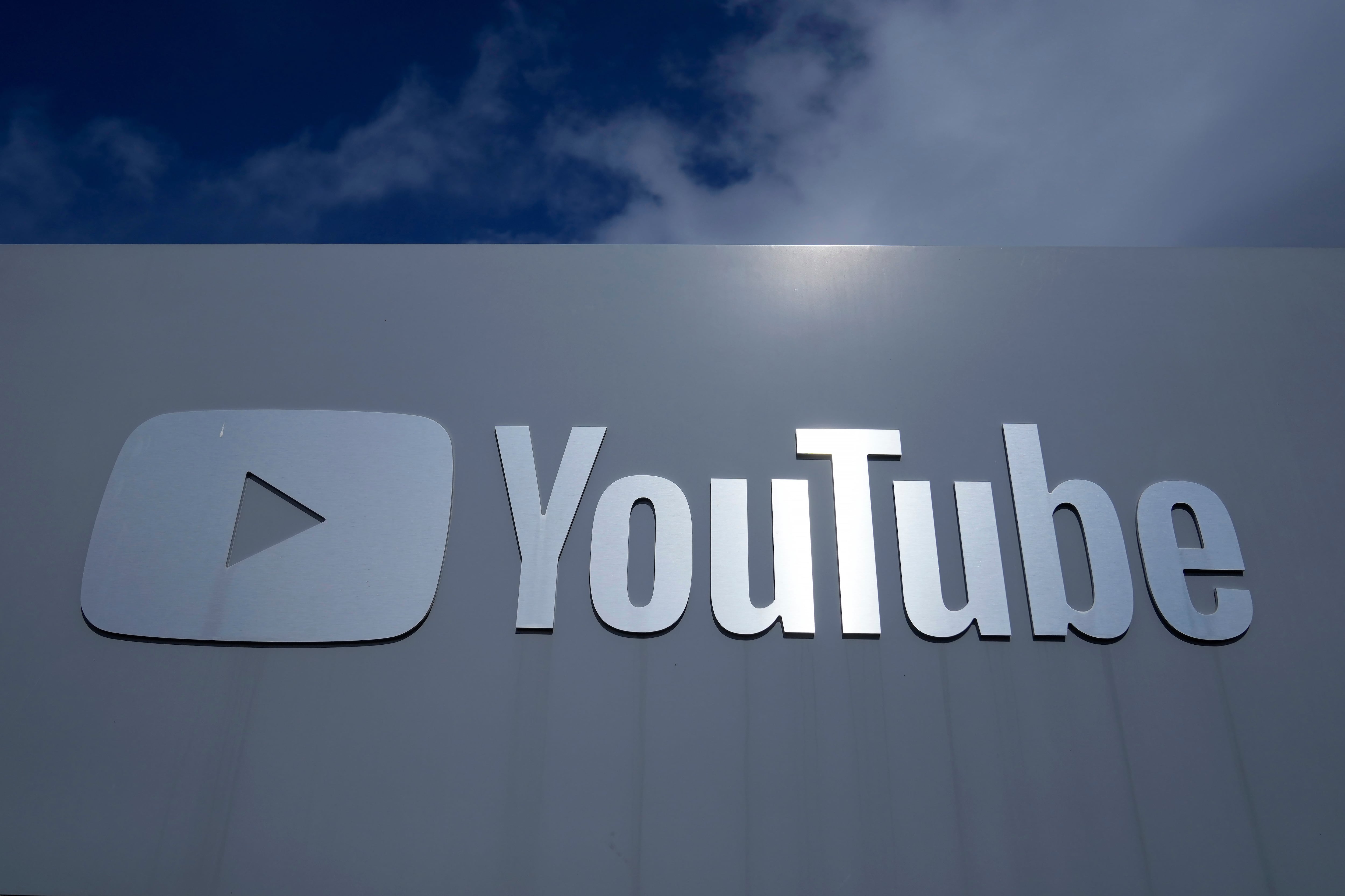 Un cartel de Youtube en la sede de la compañía en San Bruno, California.