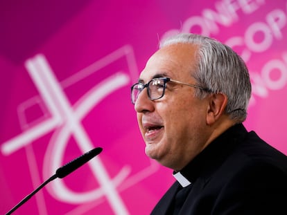 El nuevo secretario general de la Conferencia Episcopal Española, César García Magán, este miércoles durante su primera rueda de prensa tras su elección.