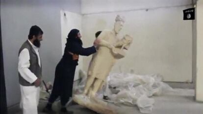 Destrucción de patrimonio en el Museo de Mosul.