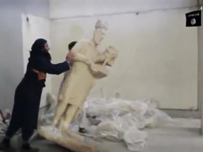 Destrucci&oacute;n de patrimonio en el Museo de Mosul.