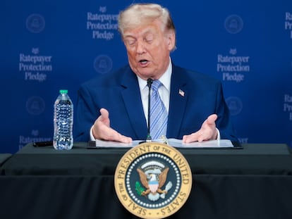 Trump imposes new tariffs of between 10% and 12.5% on 60 countries to preserve his trade wall