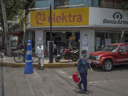 Una sucursal de Banco Azteca y Elektra en Ciudad de México.