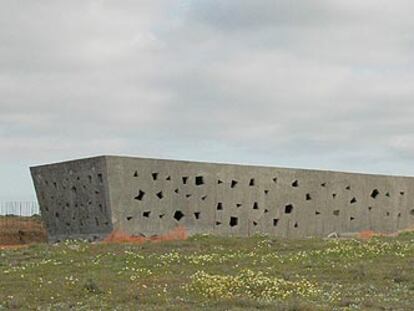 Museo Arqueológico de Zonzamas (Lanzarote), obra de Felipe Artengo y José María R. Pastrana.