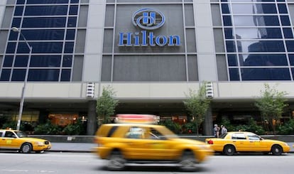 Fachada do Hotel Hilton da Sexta Avenida de Nova York.