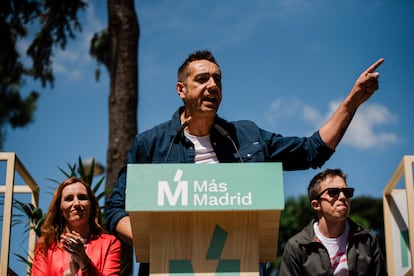 El candidato de Más Madrid a la alcaldía de Móstoles, Emilio Delgado, interviene durante un acto de Más Madrid, en el parque Lorenzo Azofra, a 13 de mayo de 2023, en Getafe, Madrid (España).