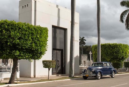 El mausoleo de Catalina Lasa, proyectado por el arquitecto René Lalique, en el cementerio de Colón, en La Habana.