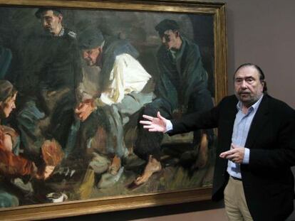 El director del Bellas Artes bilbaíno, Javier Viar, ante el óleo de Sorolla 'Asando sardinas. Zarauz' (1910). 