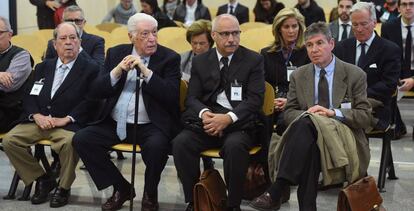 De izda a dcha. El ex secretario de Presidencia Llu&iacute;s Prenafeta, el exconsejero Maci&agrave; Alavedra, el exdiputado socialista Luis Andr&eacute;s Garc&iacute;a, y el exalcalde de Santa Coloma de Gramenet (Barcelona) Bartomeu Mu&ntilde;oz, este lunes en el juicio por la trama Pretoria.