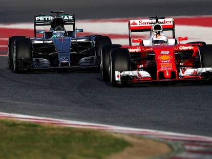Nico Rosberg y Sebastian Vettel en los entrenamientos de Montmeló.