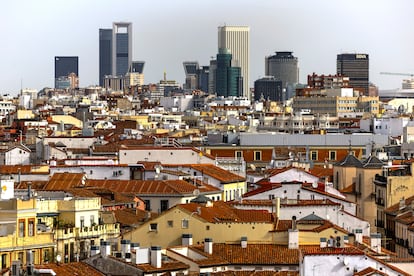 Vista de tejados de Madrid desde el edificio de la SER en la Gran Vía