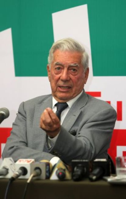 Vargas Llosa, nesta quinta-feira em Santa Cruz, Bolívia.