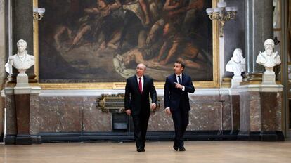 El presidente ruso, Vlad&iacute;mir Putin, y su hom&oacute;logo franc&eacute;s, Emmanuel Macron, durante una reuni&oacute;n en mayo en Versalles.