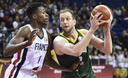 Joe Ingles ante Ntilikina.