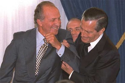 A lo largo de los 30 años de Monarquía, don Juan Carlos transformó su poder político originario, heredado del dictador, en su autoridad como jefe del Estado social y democrático de derecho que la Constitución de 1978 consagra.