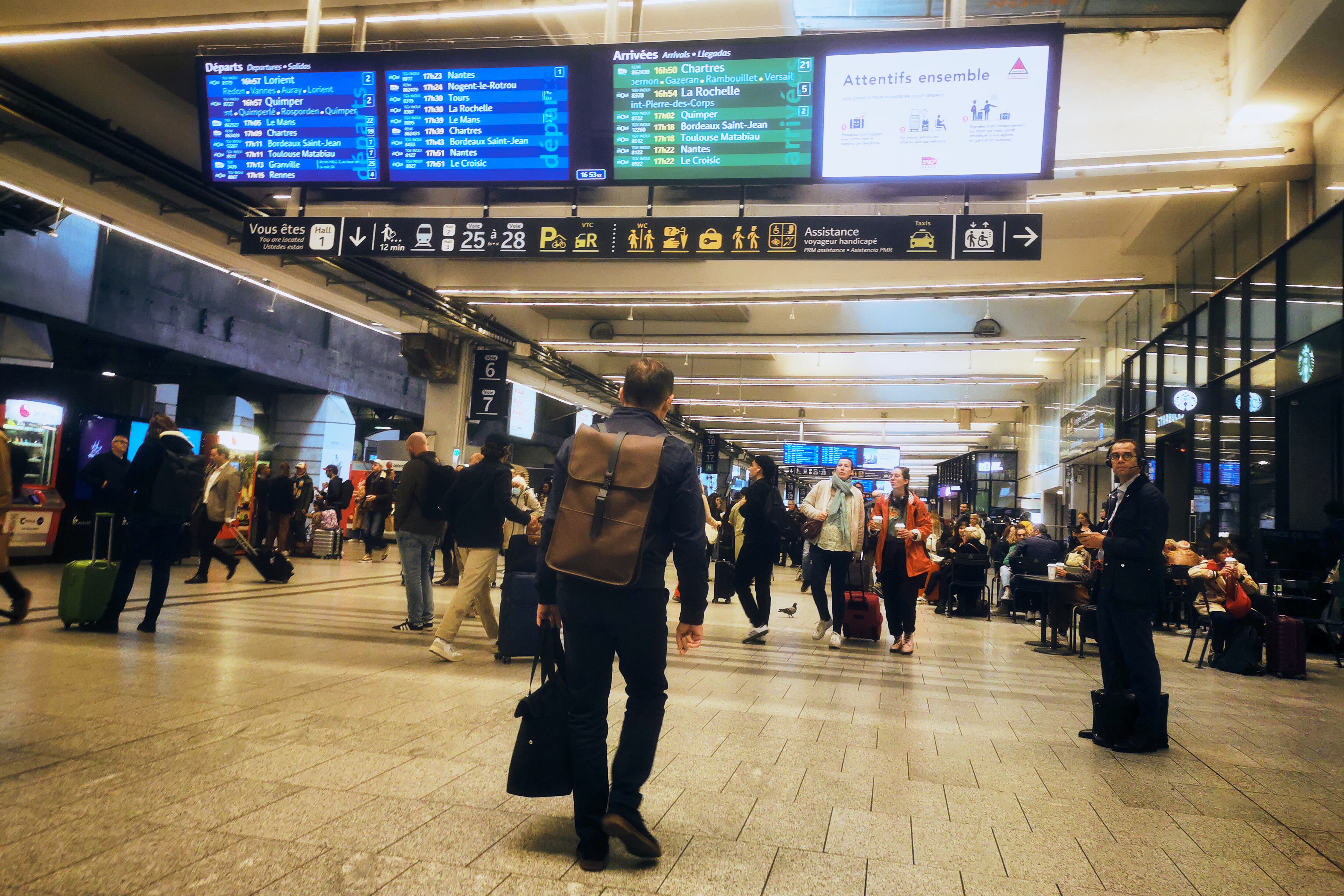 Al menos un muerto y decenas de heridos en la colisión de un tren de alta velocidad con un camión militar en Francia