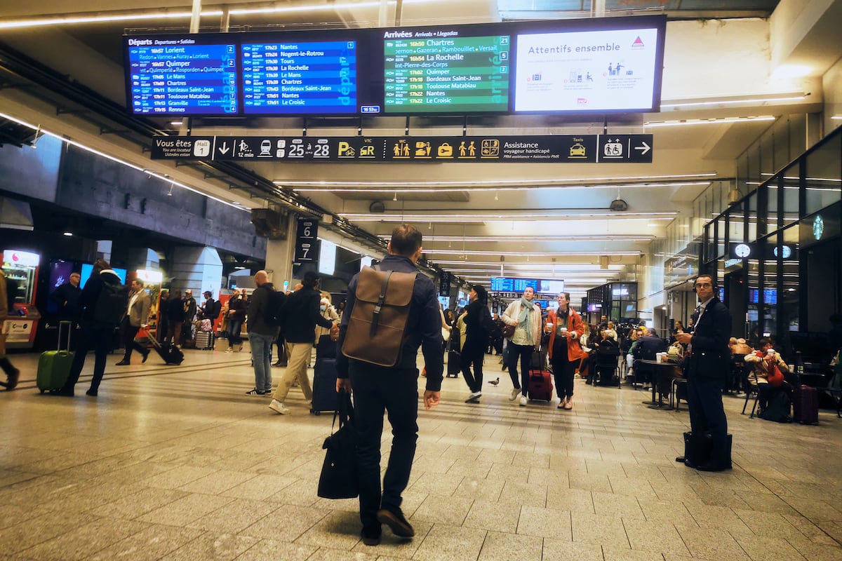 Al menos un muerto y decenas de heridos en la colisión de un tren de alta velocidad con un camión militar en Francia