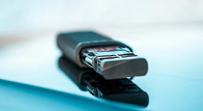 Interior de un Pendrive