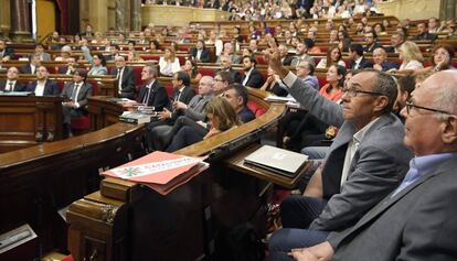 El portaveu de CSQP, Joan Coscubiela, amb el president del grup, Lluís Rabell.