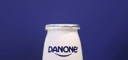 Logo de Danone en uno de sus productos.