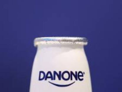 Logo de Danone en uno de sus productos.