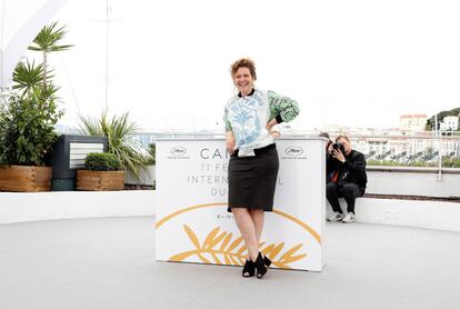 La directora de cine marroquí Meryem Benm'Barek posa durante la presentación de la película 'Sofia' en Cannes, el 16 de mayo de 2018.