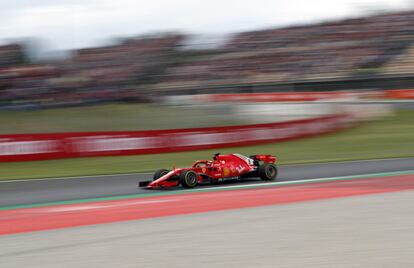 Sebastian Vettel, piloto de la escudería Ferrari, pilotando su monoplaza en el Gran Premio de España, el 13 de mayo de 2018.
