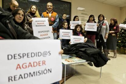 Encierro esta semana en protesta por los 23 despidos en la sede compostelana de la Axencia Galega de Desenvolvemento Rural.