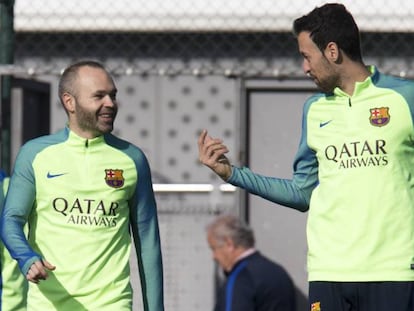 Iniesta y Busquets, en un entrenamiento de la semana pasada.