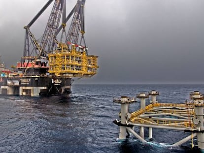 Trabajos en la plataforma de Castor en octubre de 2013. 