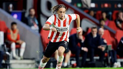 Xavi Simons, en el duelo de la fase grupos de la Europa League del PSV contra el Arsenal.