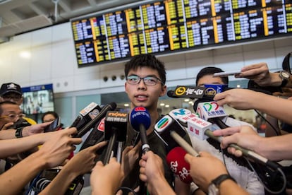 Joshua Wong entrevistado a su llegada a Hong Kong