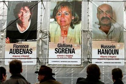 Carteles de los periodistas secuestrados o desaparecidos en Irak en la plaza de la República de París.