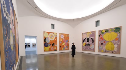 Una imagen de la muestra de Hilma Af Klint en la galería Serpentine de Londres el 2 de marzo de 2016.  