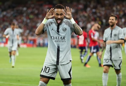 Neymar celebra el gol al Lille.