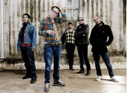 Micah P. Hinson (segundo por la izquierda), con el grupo zaragozano Tachenko.