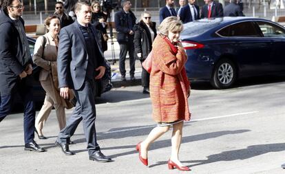 María Luisa Carcedo llega a la presentación del PSOE para las elecciones.