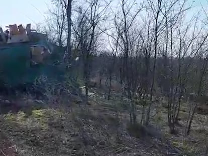 Fotograma de un vídeo difundido por la agencia rusa Tass que muestra un supuesto puesto fronterizo ruso en Rostov, destruido por un ataque ucranio.