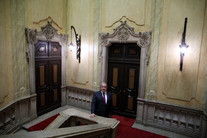 El ministro de Economía y Mar, António Costa Silva, a finales de septiembre, en las escaleras del ministerio, que ocupa el antiguo palacio del Manteigueiro, en Lisboa.