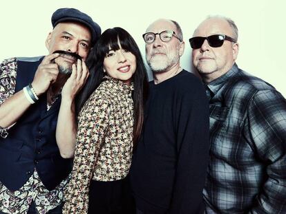 Os membros de Pixies em uma imagem promocional.
