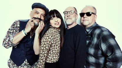 Os membros de Pixies em uma imagem promocional.