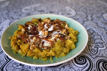 Berenjenas iranies con cebolla frita y nueces