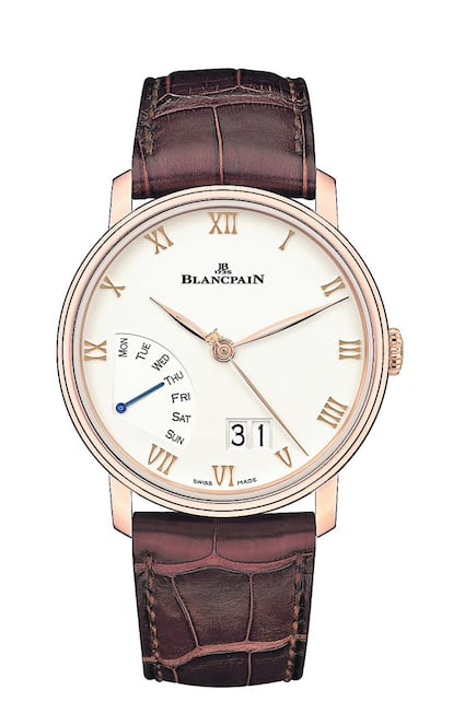 Blancpain presenta una nueva complicación en la colección Villeret. Se trata de una indicación retrógrada del día de la semana que portará el reloj Villeret Grande Date Jour Rétrograde. Una nueva utilidad que se complementa con dos grandes ventanas para visualizar la fecha. El clasicismo y el refinamiento que caracterizan la joya reafirman el apego de la marca a los auténticos valores relojeros. Además, ninguna de las opciones de calendario requiere una herramienta, ya que el día de la semana se puede configurar con la yema del dedo a través de un corrector oculto, y la fecha se ajusta a través de la corona. Precio: 23.050 euros. 