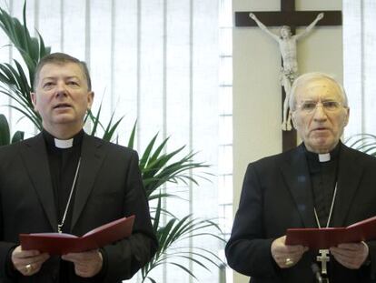 El cardenal Rouco (derecha) y Mart&iacute;nez Camino.