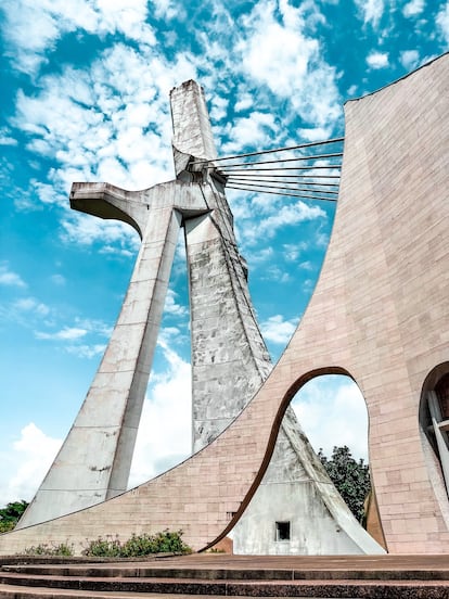 Catedral de San Pablo en Abiyán, proyectada por el arquitecto italiano Aldo Spirito.