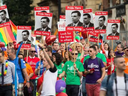 Alan Turing, reivindicado en una manifestaci&oacute;n celebrada en Manchester en 2015. 
 