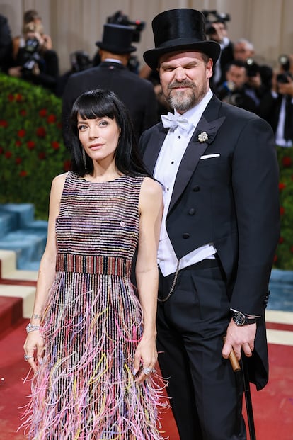 El matrimonio formado por Lily Allen y David Harbour en la Gala Met de 2022.