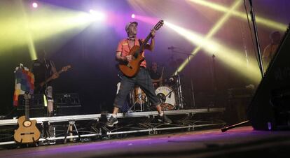 Manu Chao, durante su actuaci&oacute;n de anoche en la Plaza Mayor de Madrid.