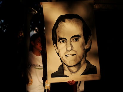 Un retrato de Ignacio Ellacuría durante un acto homenaje en El Salvador en 2017.